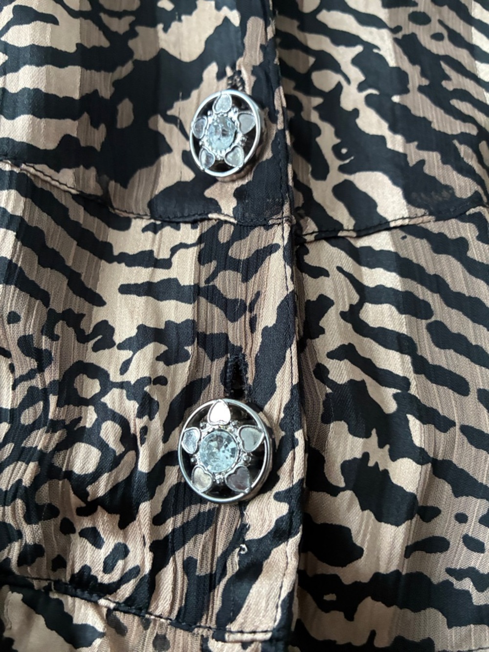 Tango Mango Size M Leopard Button-Down Collared Ruffled Blouse - Picture 3 of 7
